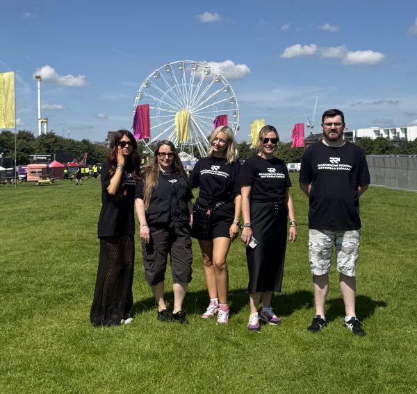 Why Oribe Dry Texturizing Spray is a Summer Essential